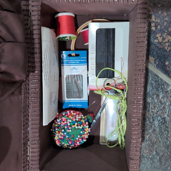 Vintage Hippie Boho Floral sewing basket with supplies - Picture 7 of 11